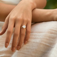 Roman Column Elegance: 18K Gold Princess-Cut Diamond Ring with Four-Prong Setting