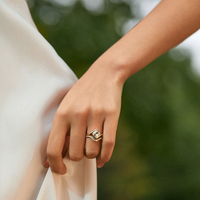 18K Gold Diamond Ring with Sculptural Flow & Dramatic Contrast